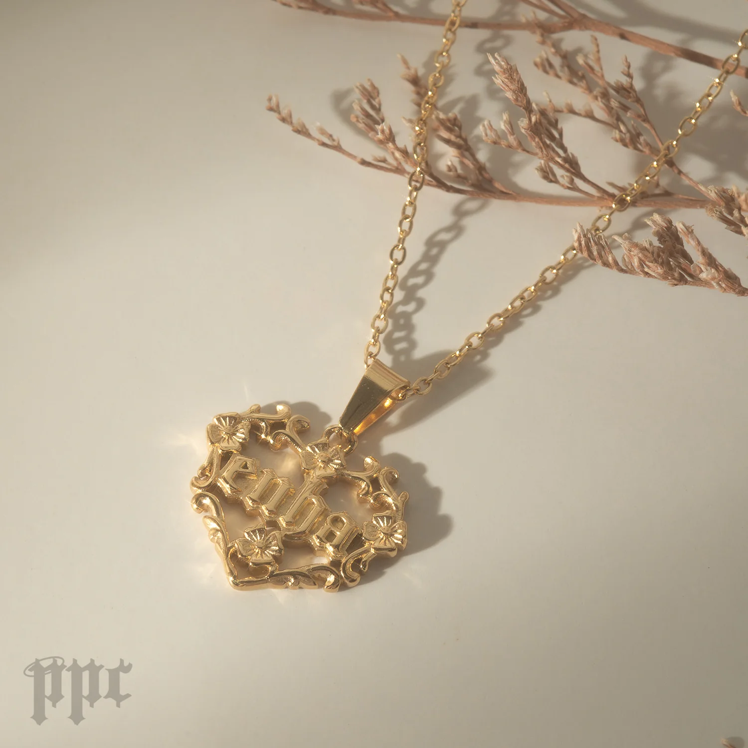 EN- Royal Hearts Necklace - Image 3